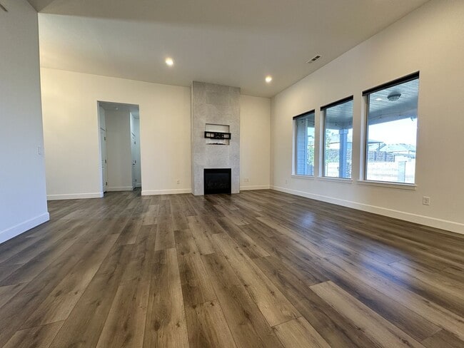 Building Photo - Updated 3-Bedroom Home with Major Upgrades for Lease – $2,800/mo