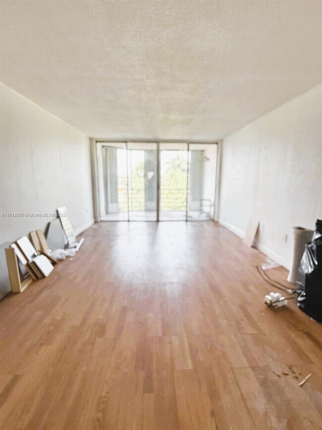 Building Photo - 1401 NE 191st St