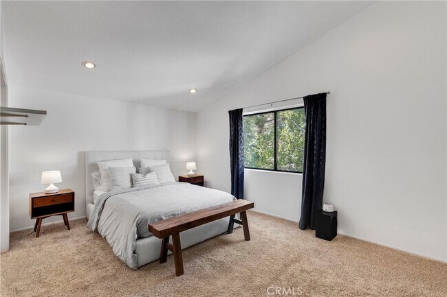 Building Photo - 26120 Alizia Canyon Dr