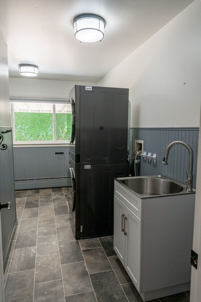 Building Photo - 3Bd/1.5Ba Renton Home
