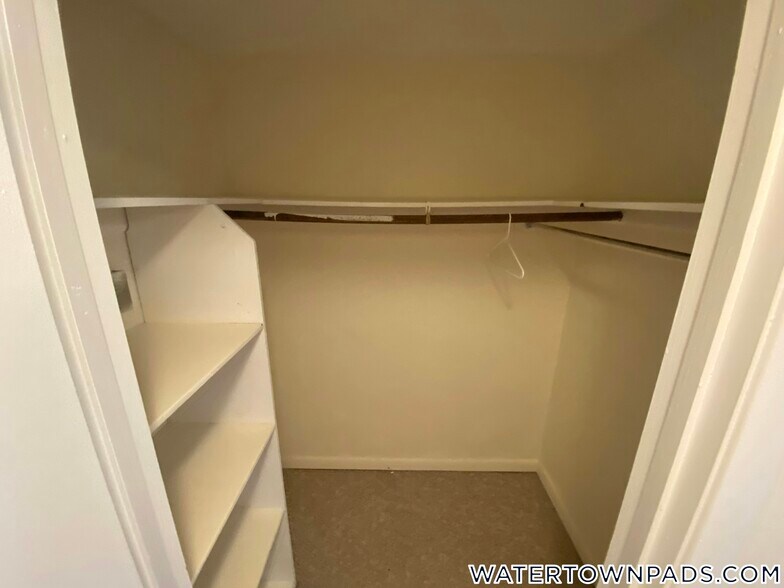 Building Photo - 24 Whites Ave