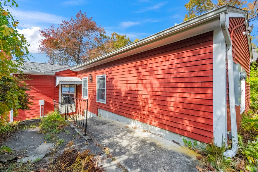Building Photo - 23 Waterfront Ln