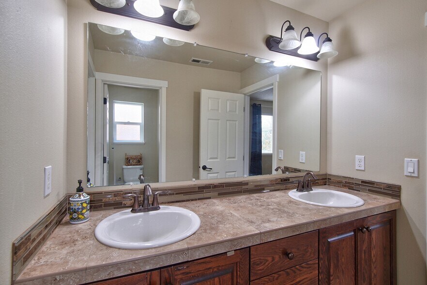 Building Photo - 17536 SW Parkway Ct