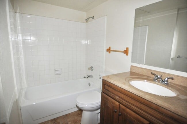 Building Photo - AVAILABLE NOW - Spacious 2-2-1 in Ft. Worth, desirable Keller ISD!