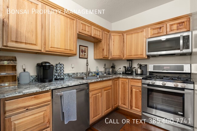 Building Photo - 807 E 500 S