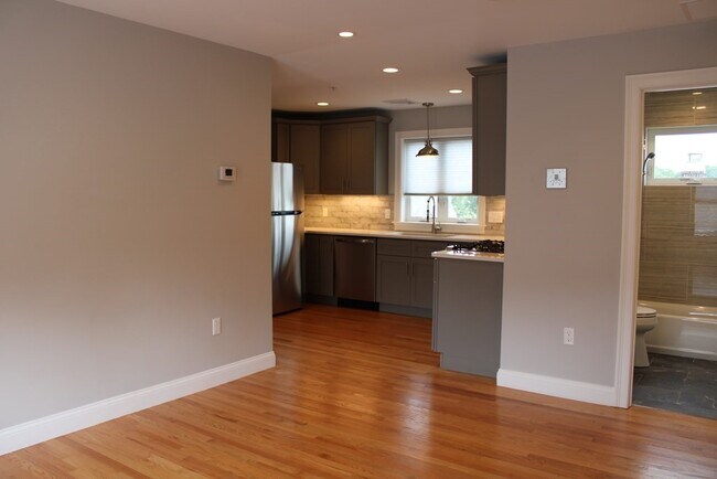 Building Photo - 19 Iona St