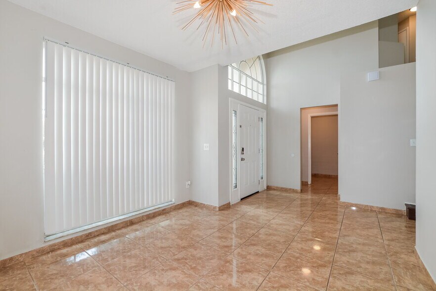 Building Photo - 12612 Belrose Ave