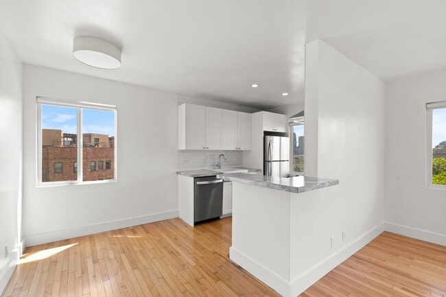 Building Photo - This beautifully updated  1 bed / 1 bath a...