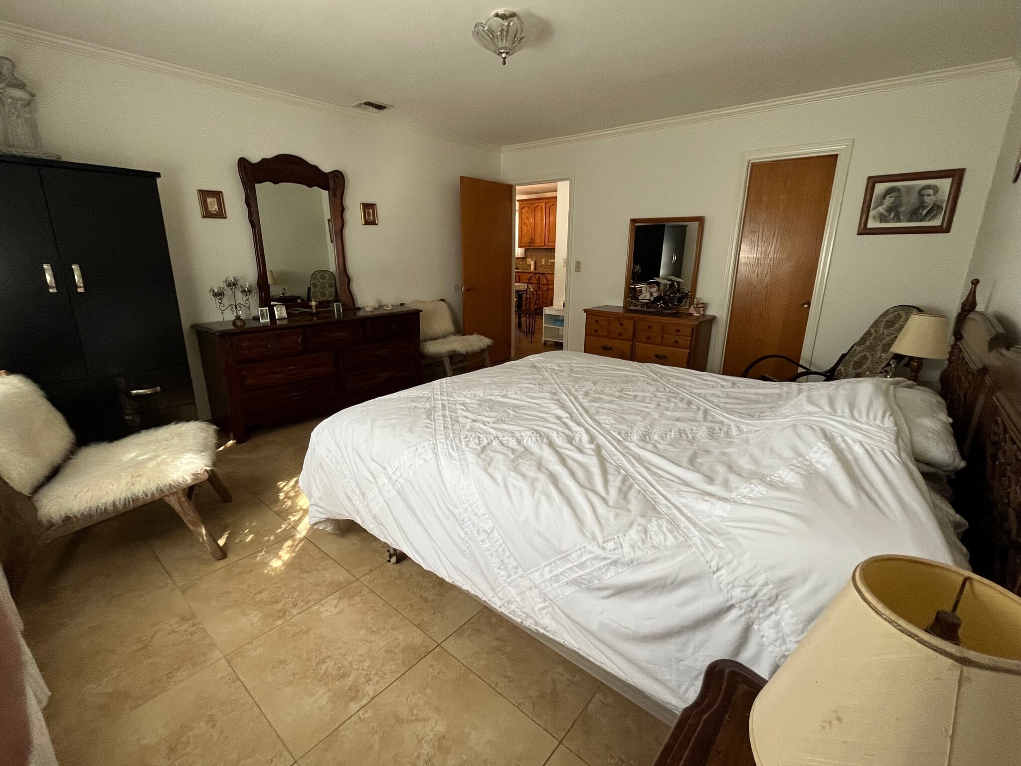 Building Photo - 140 N Mission Dr