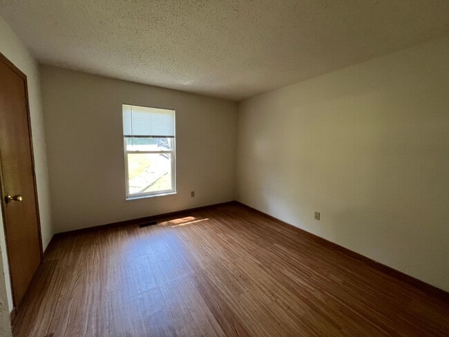 Building Photo - 4 Bed/1.5 bath Home in Pacific School Dist...