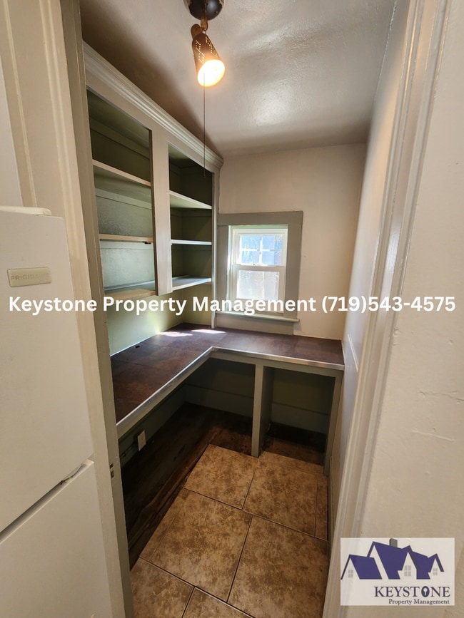 Building Photo - New Kitchen Appliances! South-side Home 1 Bedroom/1 Bath House $1000/$1000