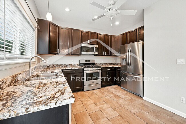 Building Photo - Spacious Home with Washer/Dryer and Centra...