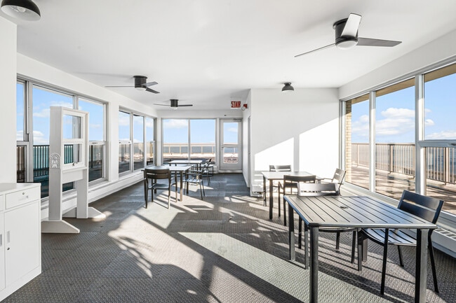 Building Photo - 5757 N Sheridan Rd