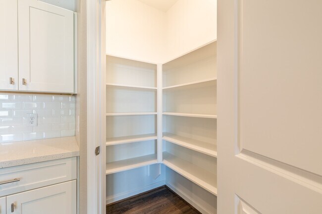 Building Photo - 131 Pk Pl Cir