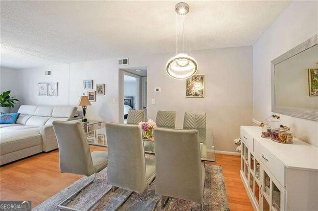 Building Photo - 6851 Roswell Rd