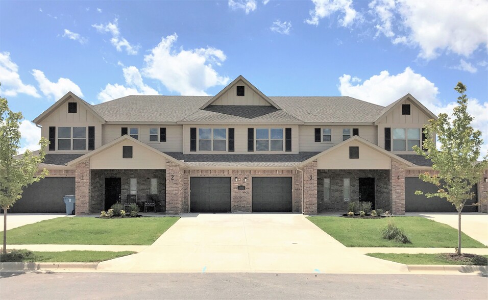 Building Exterior - Buckeye Crossing Townhomes