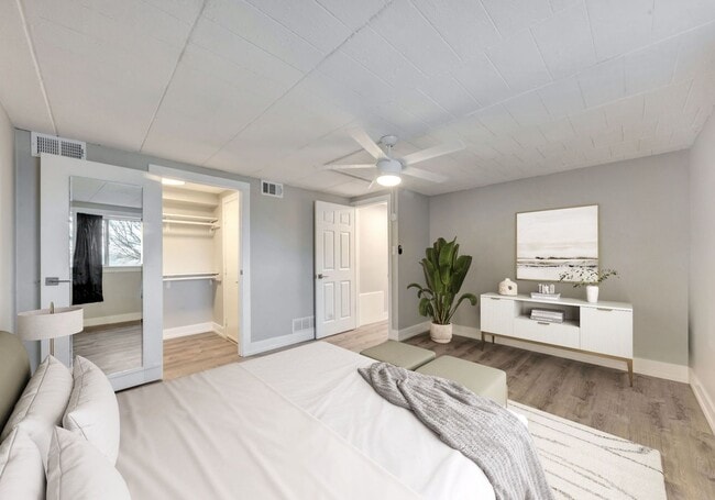 Building Photo - Welcome to your new condo in Walden Woods, located within the sought-after West Allegheny School ...