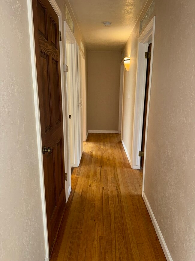 Building Photo - 454 W Twain Ave