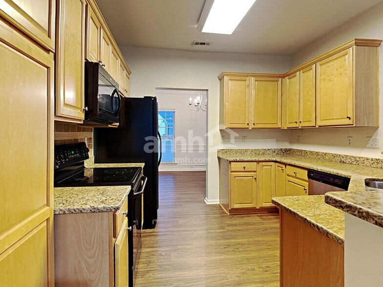 Building Photo - 302 Grimes Dr