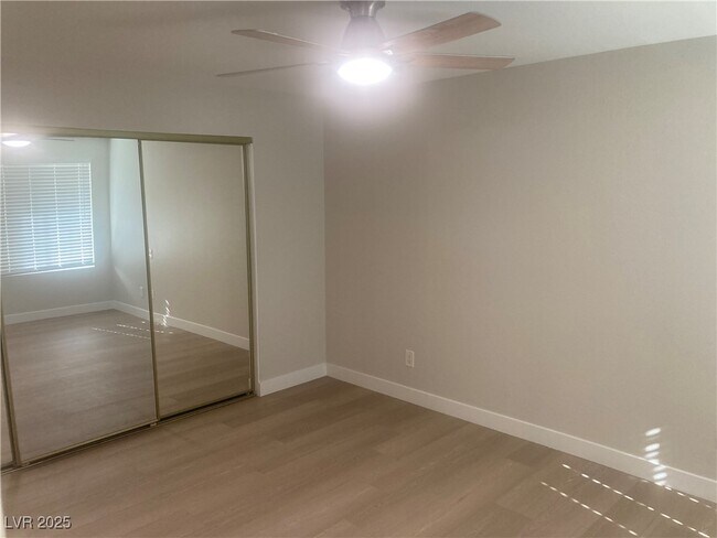 Building Photo - 3145 E Flamingo Rd