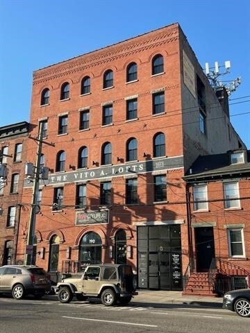 Building Photo - 190 Christopher Columbus Dr