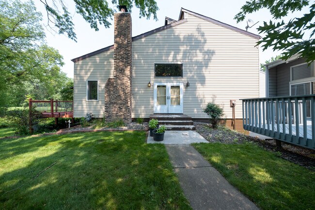 Building Photo - 3477 Pilgrim Ln N