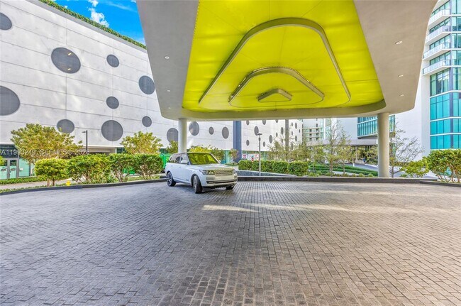 Building Photo - 501 NE 31st St