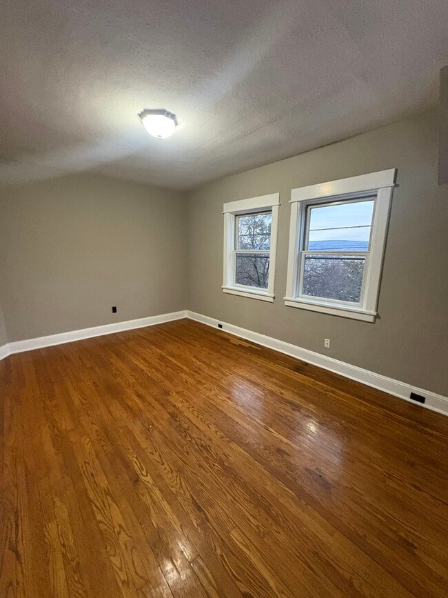 Building Photo - 509 Monroe Ave