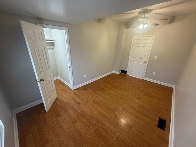 Building Photo - For rent - Spacious 3 Bed / 2 Bath Home