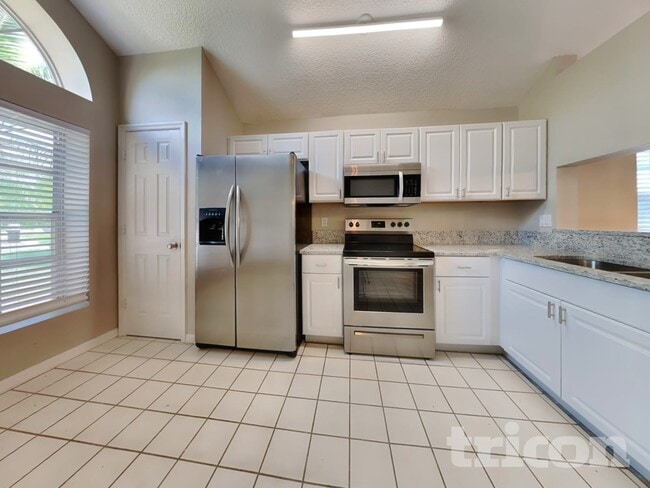 Building Photo - 528 Little Lake Ct