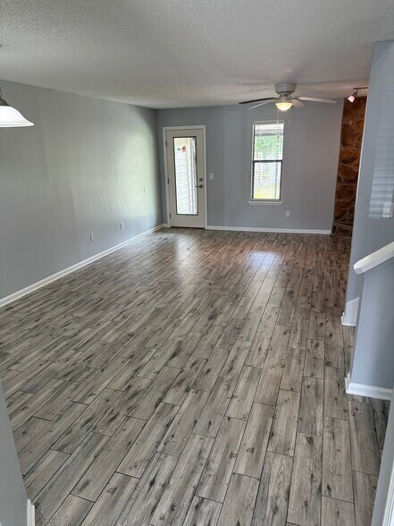 Building Photo - 11242 Shady Glen Dr
