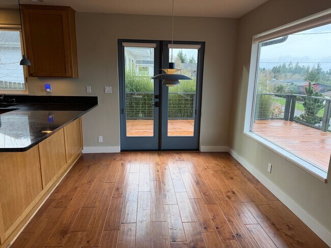 Building Photo - Rare Find with Main House and Fully Equipped ADU!