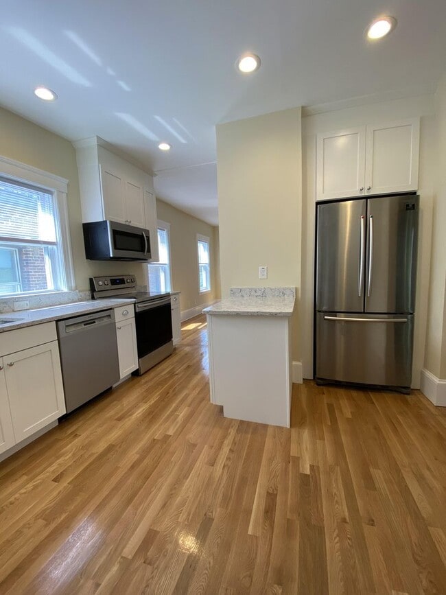 Building Photo - 305 Tappan St