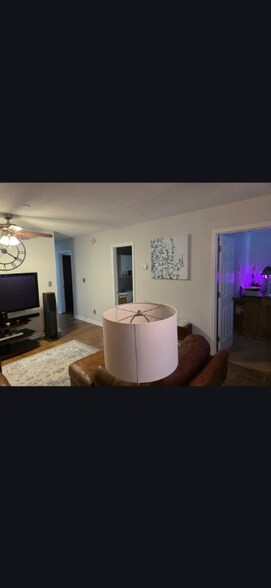 Building Photo - 4365 Lakeside Dr