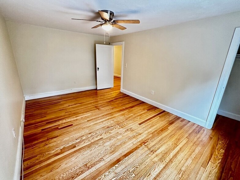 Building Photo - 27 Heath St