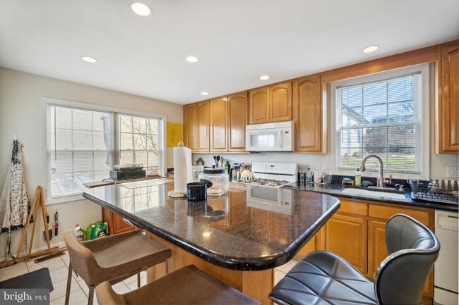 Building Photo - 449 Parker Ave