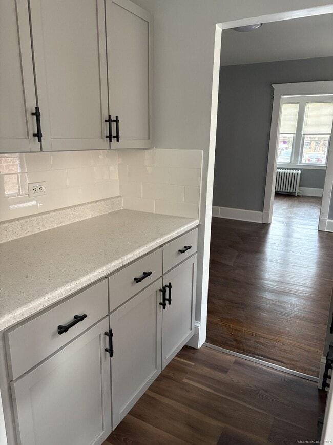 Building Photo - 116 Elm St