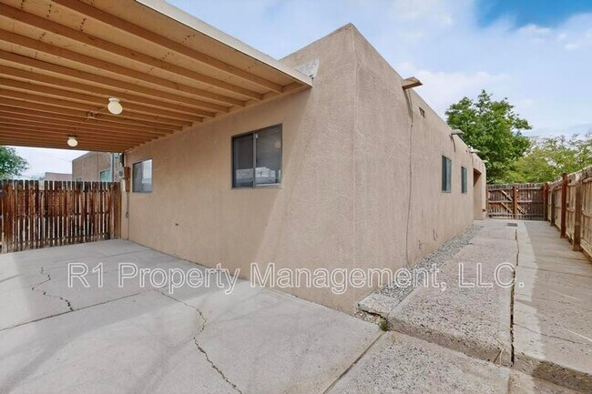 Building Photo - 222 Shannon Pl NW