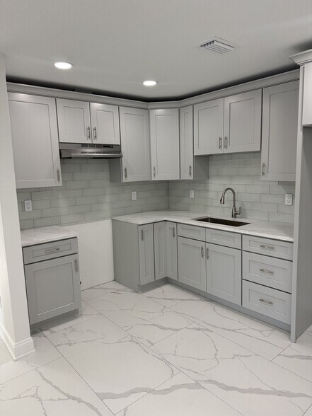 Building Photo - 6521 Alta Monte Dr