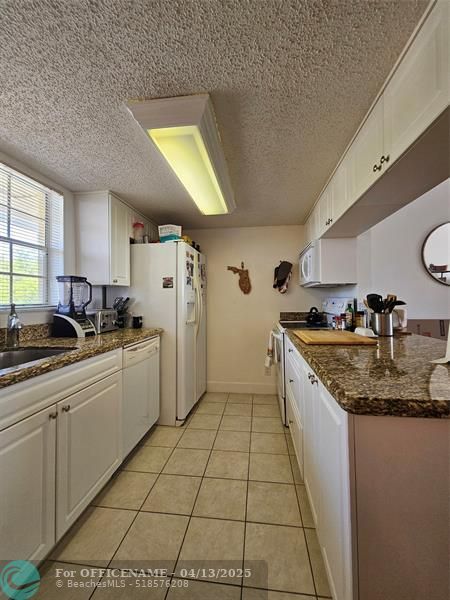 Building Photo - 6355 La Costa Dr