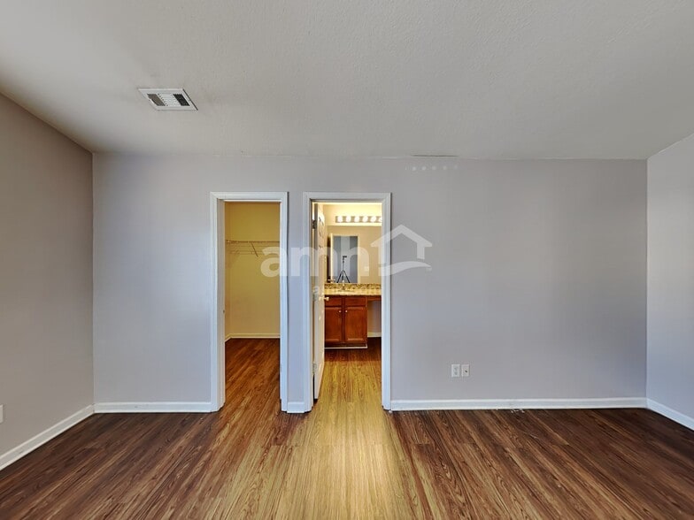 Building Photo - 2021 Sonoma Valley Dr