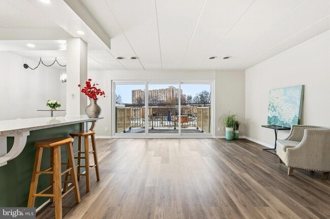 Building Photo - 2648 Redcoat Dr