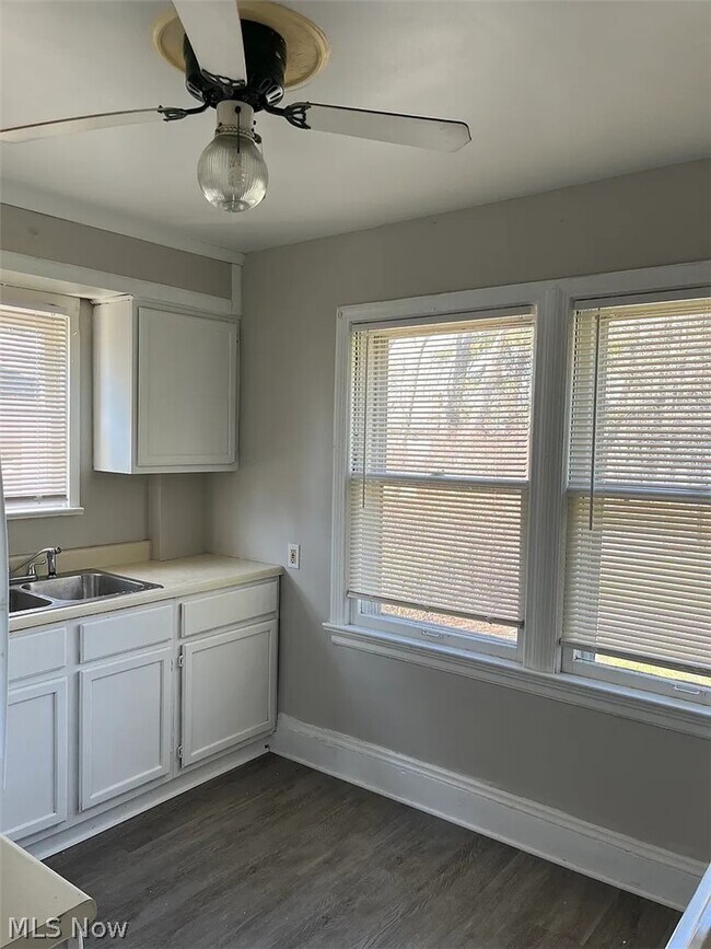 Building Photo - 783 Leonard St