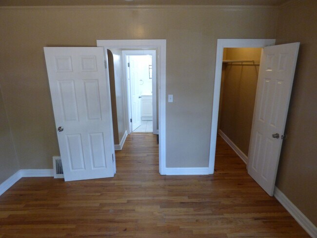 Building Photo - CHARMING RANCH STYLE HOME IN ELYRIA-SWANSE...