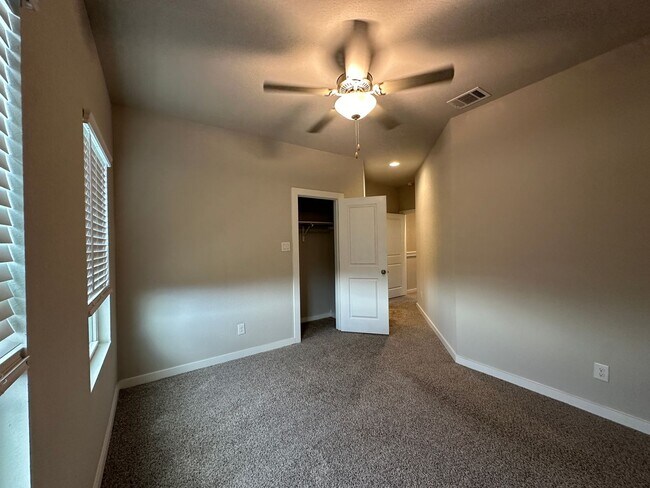 Building Photo - Townhome for Rent