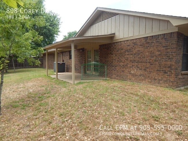 Building Photo - 808 Corey Dr