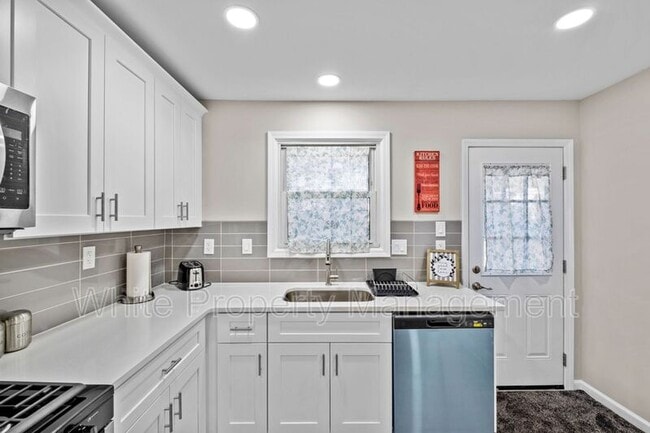 Building Photo - 2620 Englehardt St