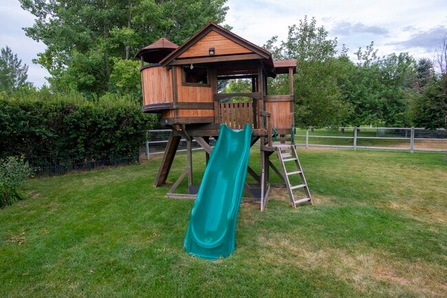 Building Photo - 268 Poplar Dr