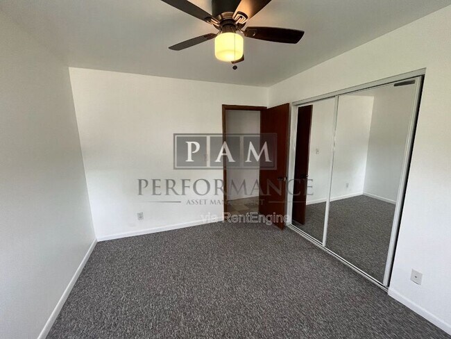 Building Photo - 2859 S 6th St