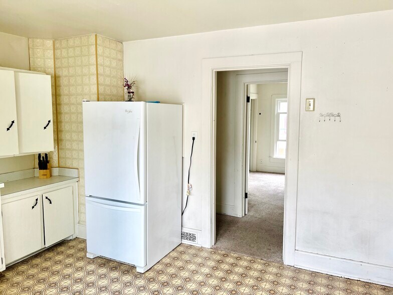 Building Photo - 27 Reed St